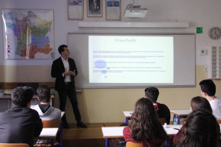 Yener & Yener  İstanbul Özel Notre Dame de Sion Fransız Lisesi’ndeydi.